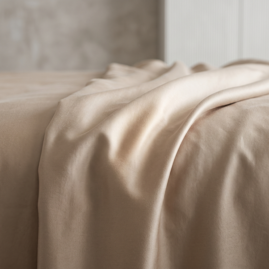 LUXURIOUS LUSTRE